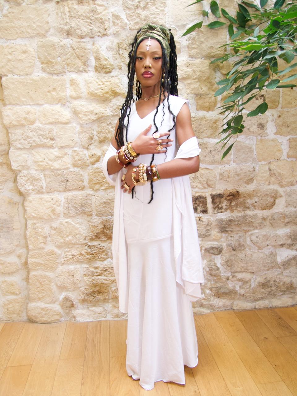 Melya Dress – Élégance et Simplicité Divine