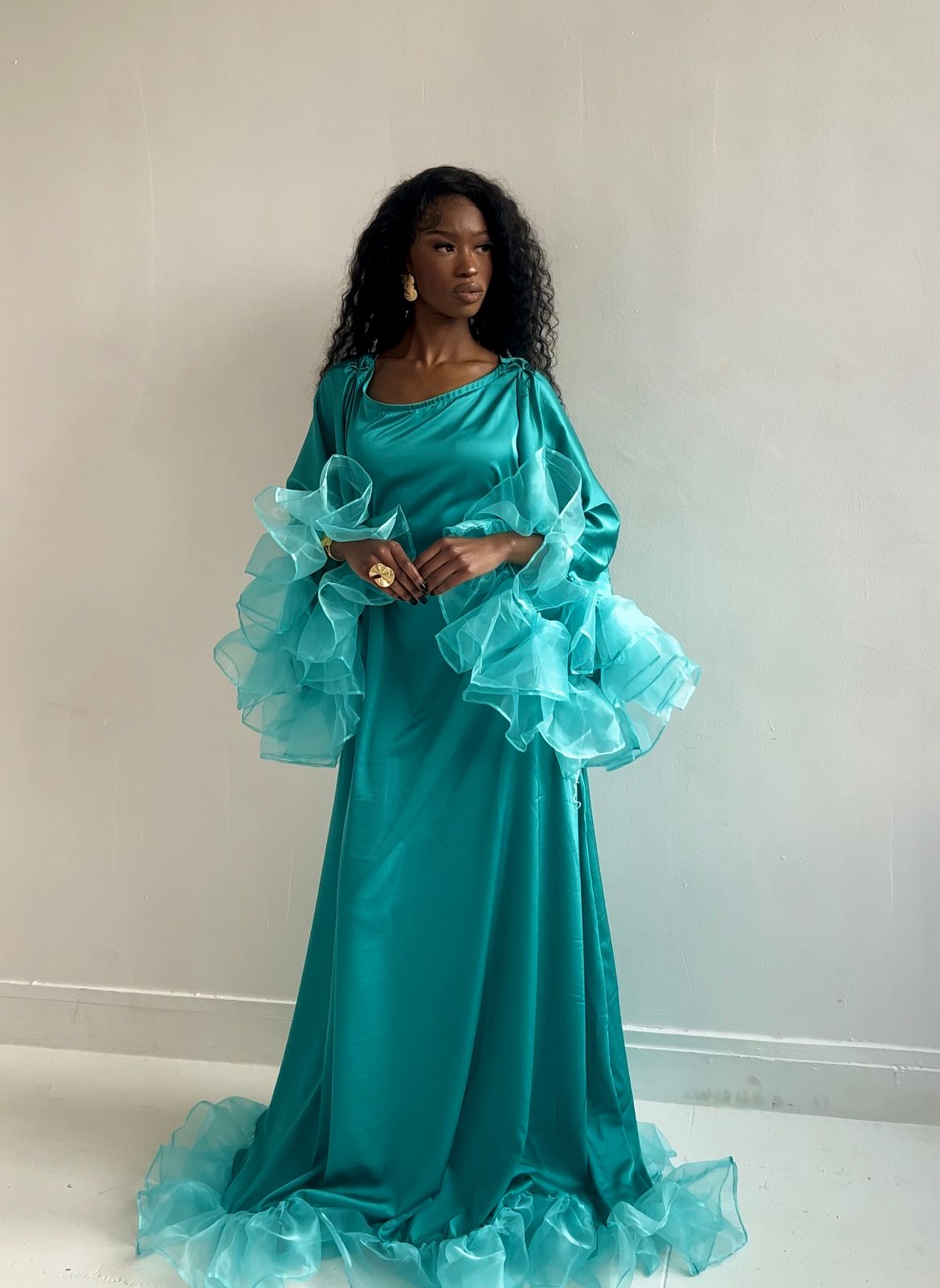 Fadima Dress – Élégance & Volume Élégant