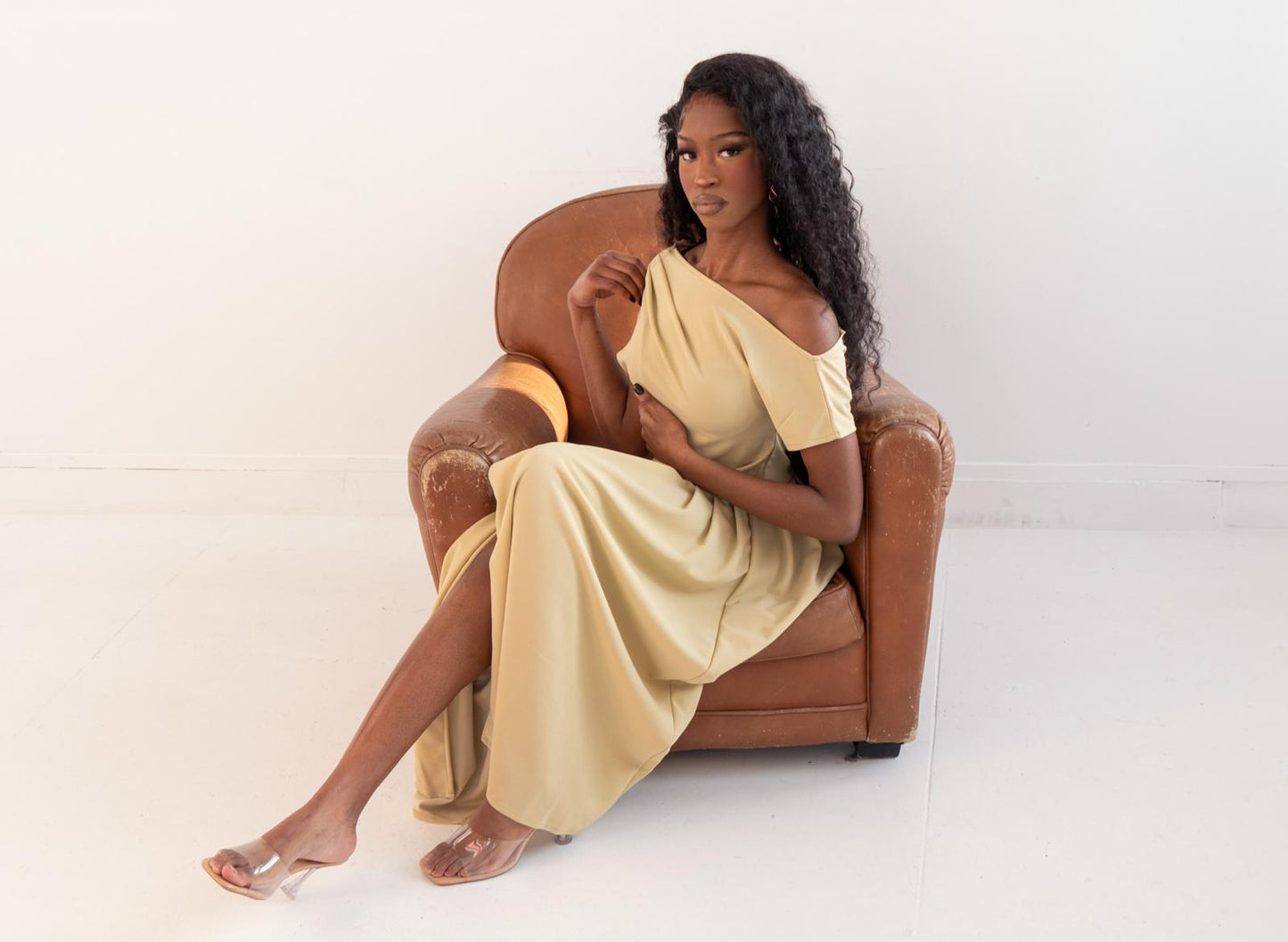 Olivia Dress – Simplicité & Élégance Contemporaine