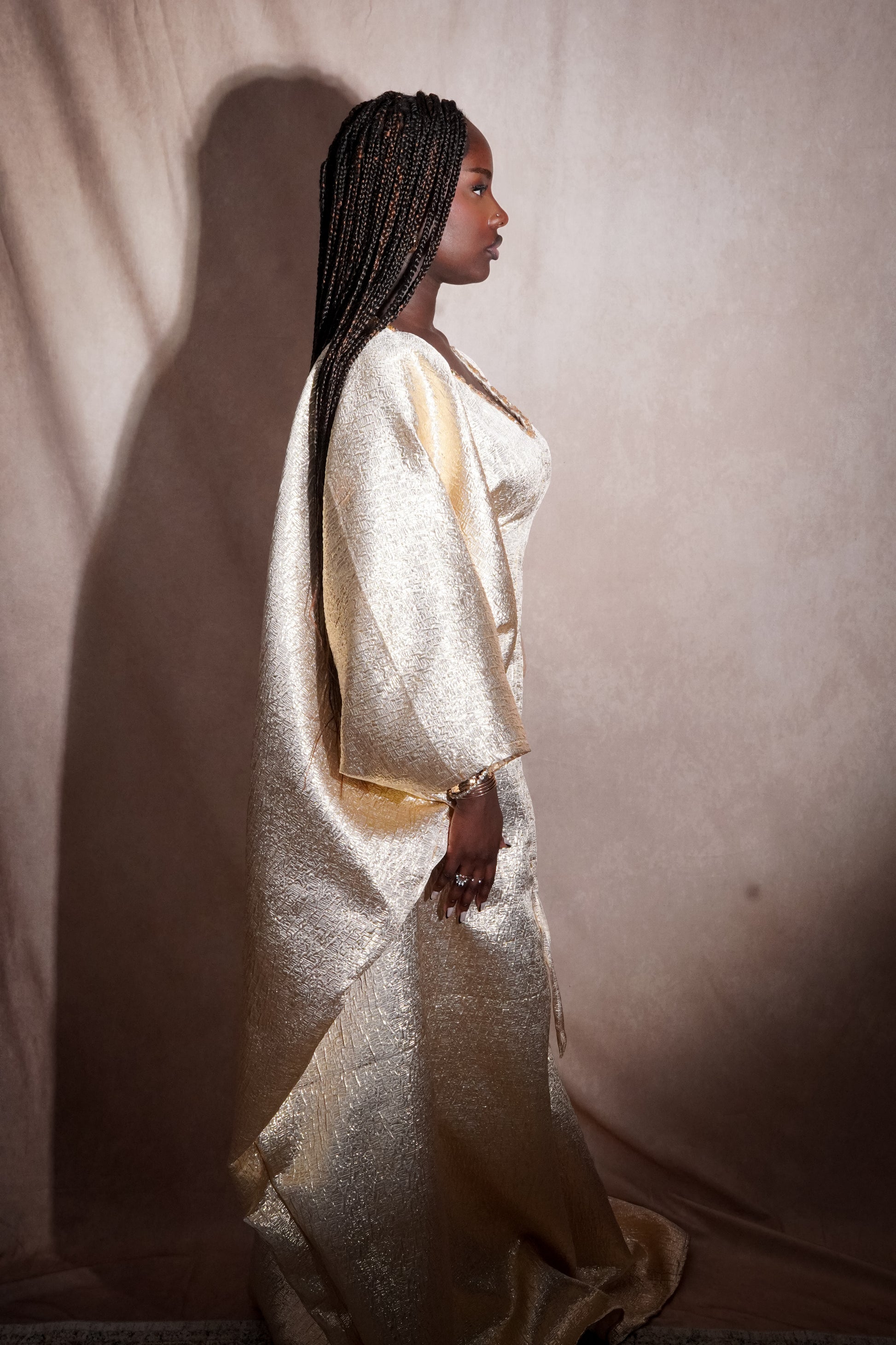 Naïma Dress Profil – boubou africain brocard lumineux Maison Kemeti
