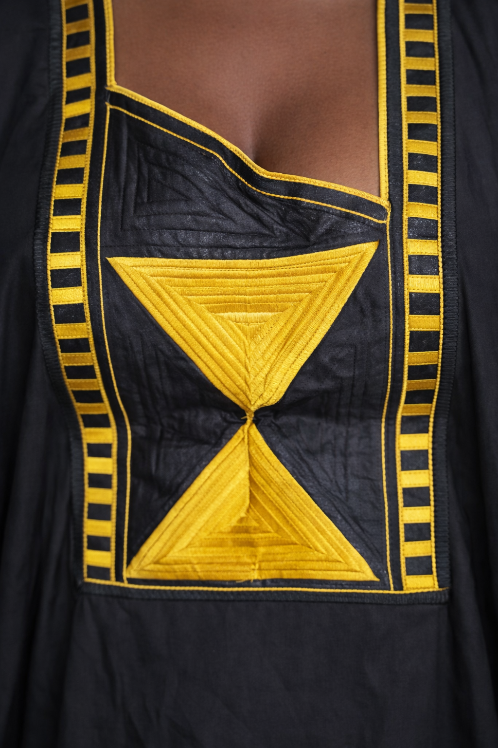Fatim Boubou détails  – boubou africain léger et élégant Maison Kemeti
